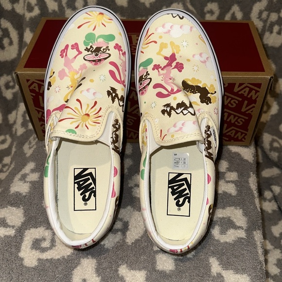 Vans Classic Slip-On Sneakers 👟in Get Outdoors/Classic White New 🆕 Never Worn - Picture 13 of 17